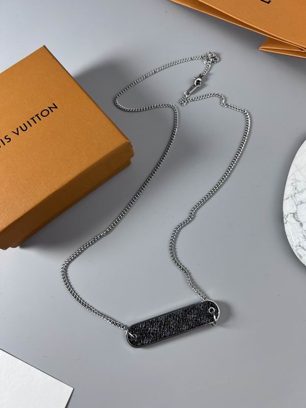 LV Necklace 07yxq03